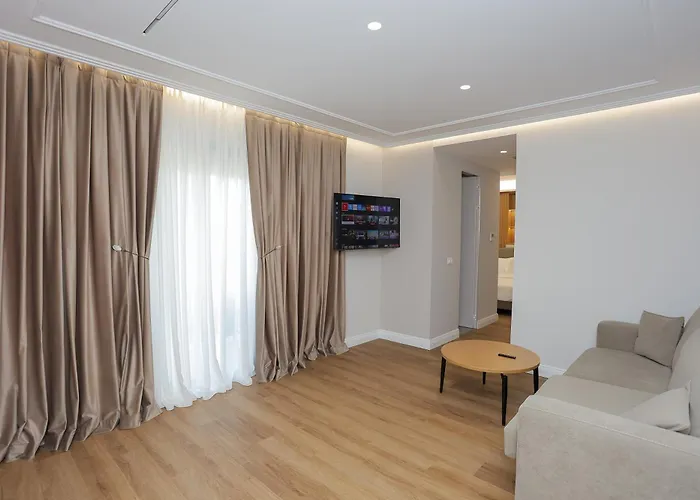 Exclusive Luxury & Free Parking 地拉那