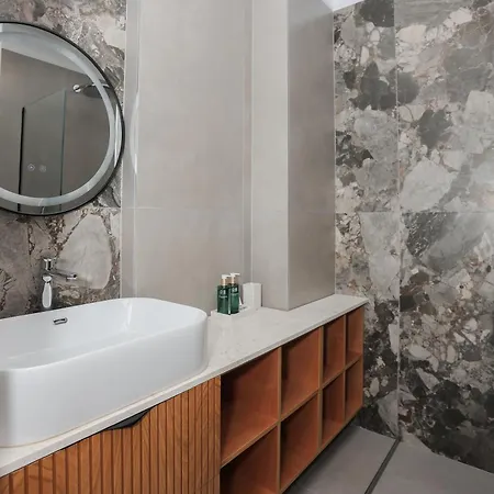 Exclusive Luxury & Free Parking Apartment